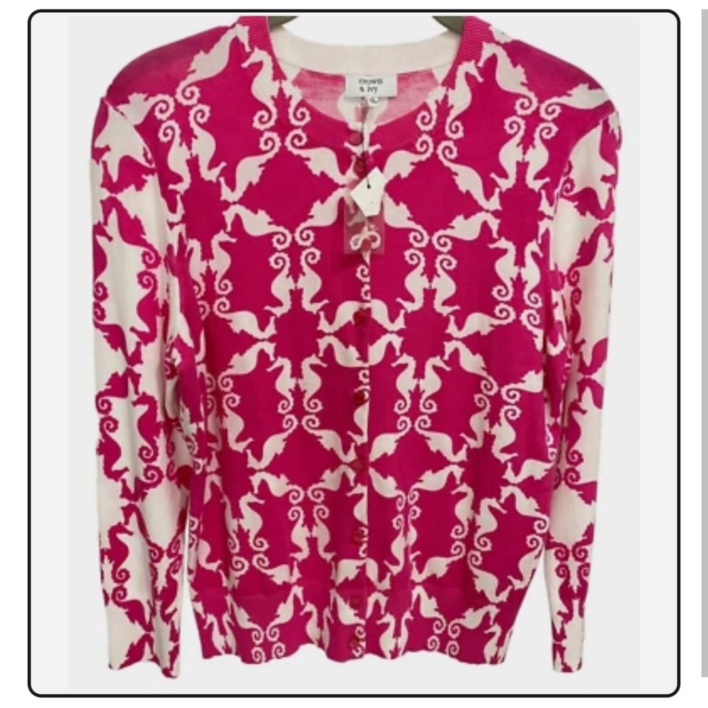 NEW - Crown and ivy seahorse three quarter sleeve sweater